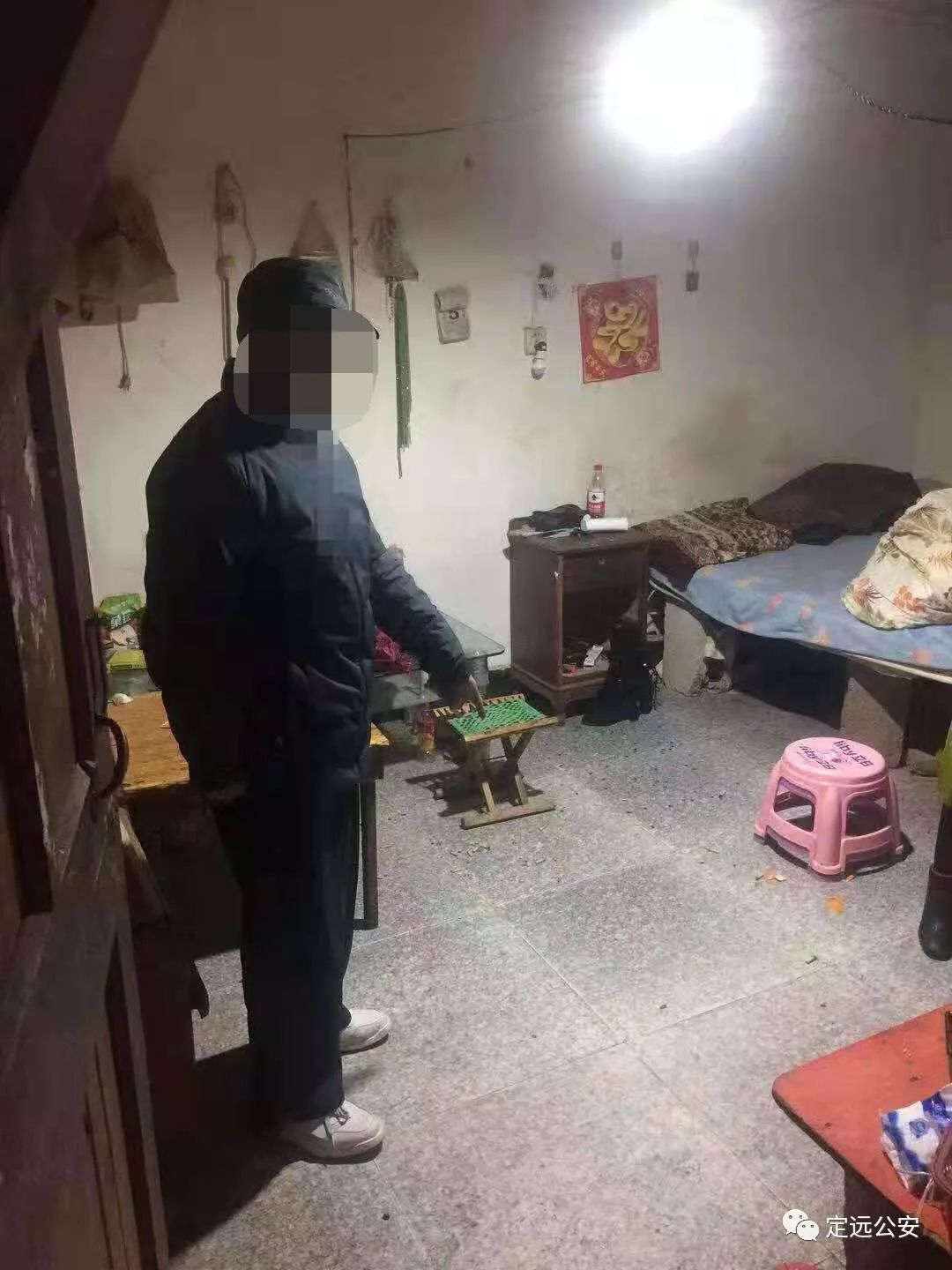 从严查处东城派出所定远县公安局近日卖淫窝点竟暗藏着一个的出租屋内