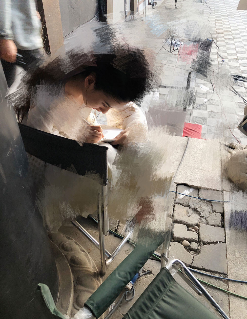 宋祖儿后台赶作业,实力演绎当代大学生期末的真实状况