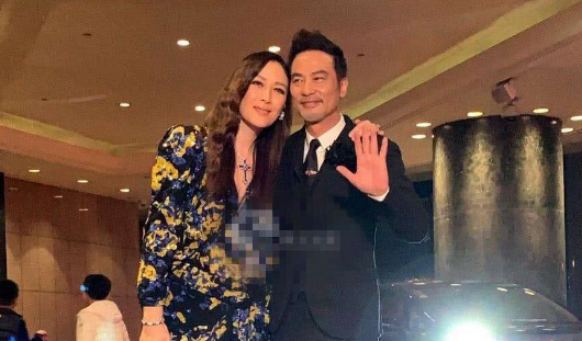 任达华复工妻子晒与钟楚红聚会照，笑容甜美2人皆冻龄