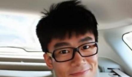 戏骨李雪健帅气儿子曝光，26岁学霸北电读研，被赞最低调星二代