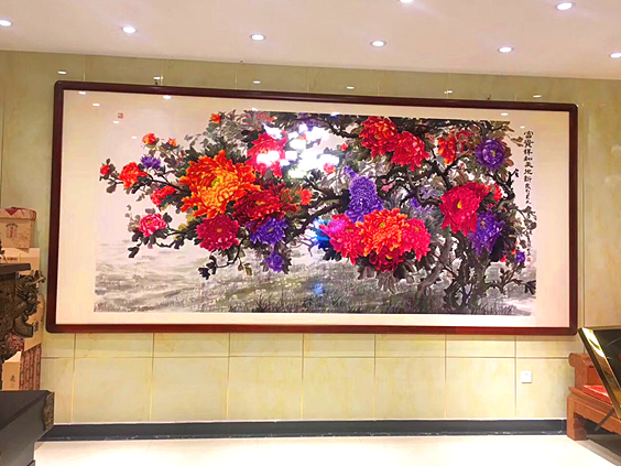 张林玉老师曾为石家庄石门一味酒店大堂而作的4米巨幅国画牡丹作品.