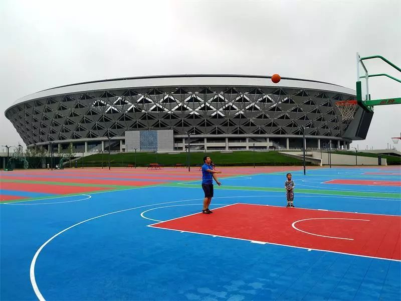 好消息 | 咸阳奥体中心篮球场,羽毛球场,足球场等6大场地免费开放啦
