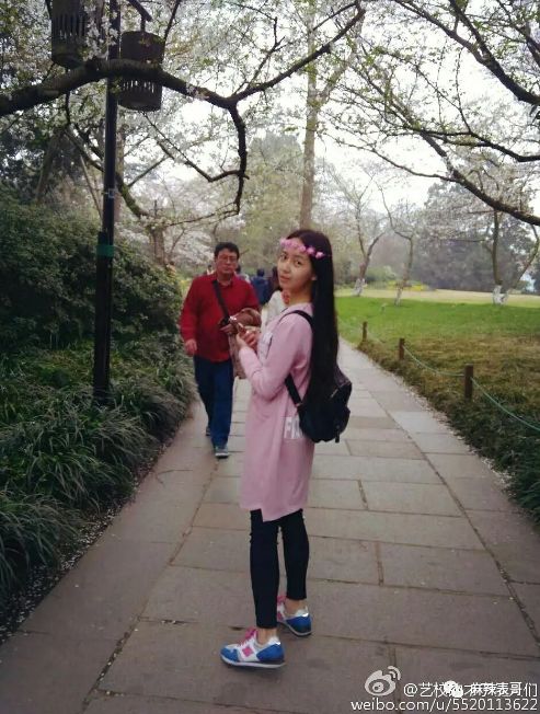 吴亦凡的女友是心机女上位？好好的一口甜瓜，12小时就变成了毒奶