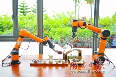 博智林双臂机器人模拟茶艺师的动作,可以完整实现烧水,洗杯,泡茶等