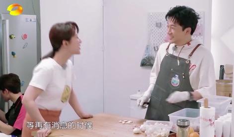 「肥罗大电影」苏有朋回应杨紫落选《左耳》，他还不算《中餐厅》的情商王者？