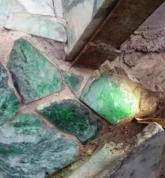 农民用玉石砌墙,用玉石打地基,是无知?还是太富有不稀罕玉石呢