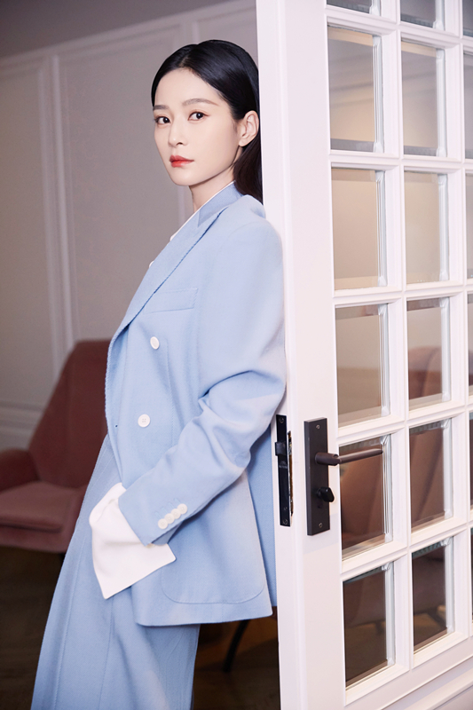 「喜天影视」王媛可苏撩气质吸睛 网友直呼西装杀太上头