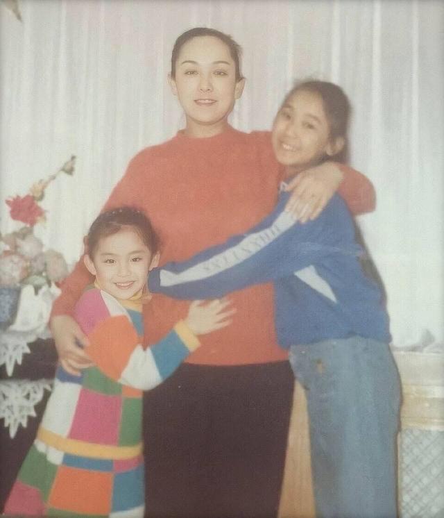 古力娜扎童年照又乖又美,毫无整容痕迹,天生丽质血统真的太强了
