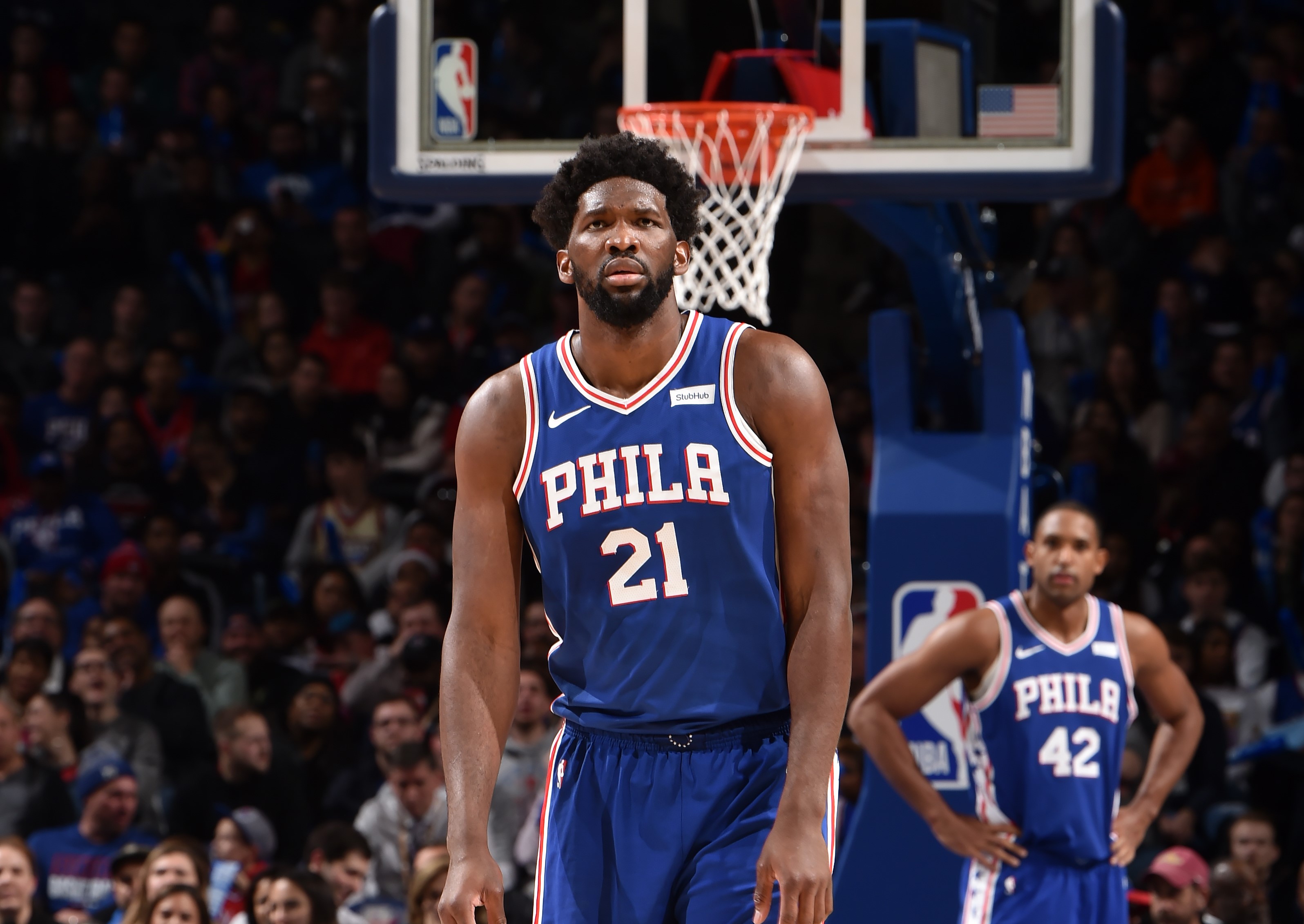 恩比德率队冲击季后赛关键战