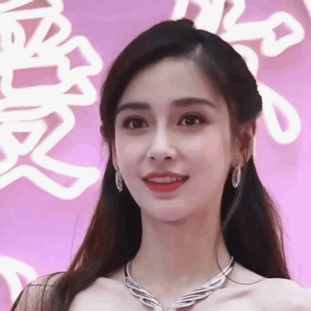 章若楠素颜生图曝光,头脸好小连粉都没涂,但这个头身比咋回事?