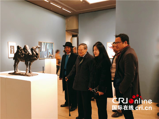 "自知者明—熊秉明艺术展"在中国美术馆开幕,杨振宁夫妇与吴为山(左