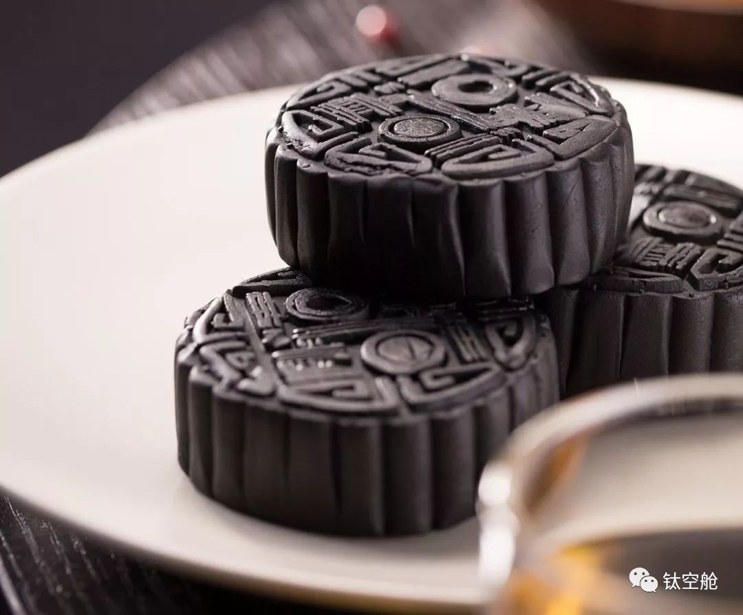 他把漫天星辰，装进月饼礼盒里