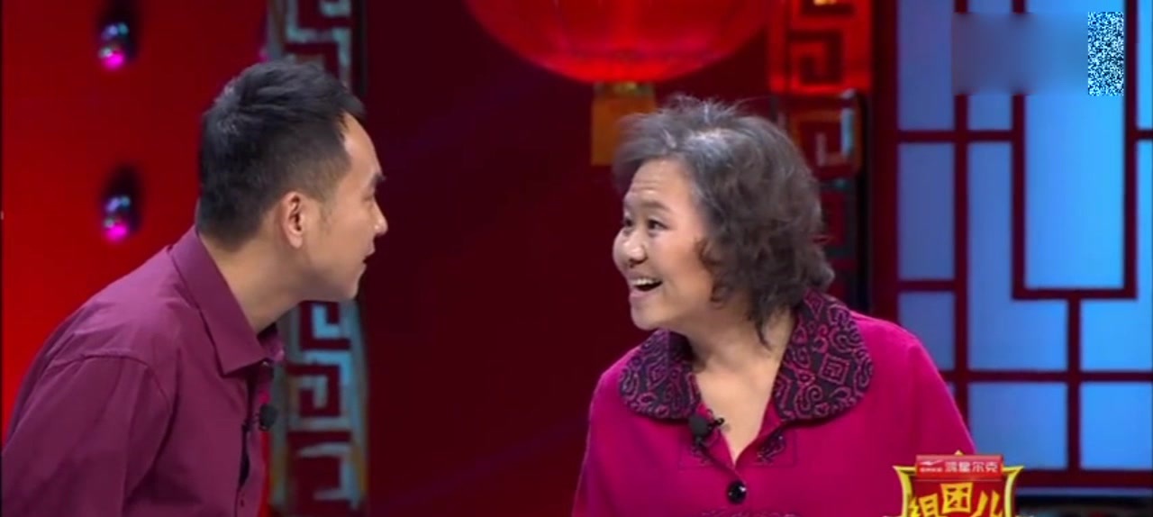 小品《借钱》:笑死人!小伙上门送水惹事端与大爷神对话