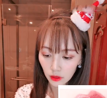 「熊猫娱乐」马蓉沉迷直播日渐消瘦，烈火红唇颧骨突出，颜值越发似网红