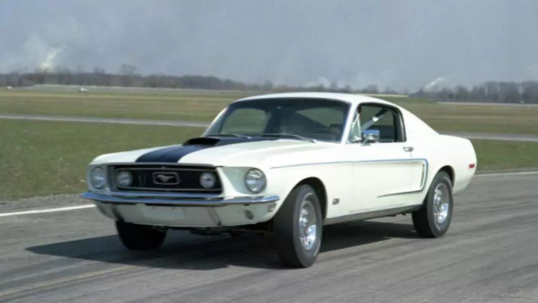 1967一1968年第一代mustang,本意曾考虑为女士设计的小马成为了60年代