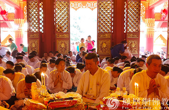 滴水现场（图片来源：凤凰网佛教 摄影：耿马洞景佛寺）