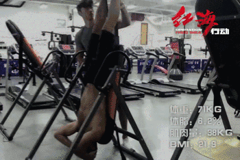 又一演员喜提百亿总票房!鲜肉们关上的流量电影大门,被中年演技男团打开了?