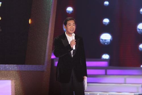 「会火」64岁张国立每天工作18个小时，是热爱工作，还是被协议拖累