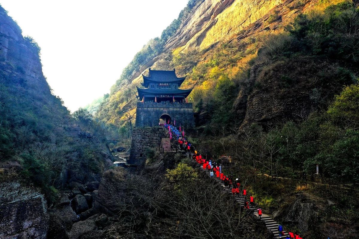 【关注】文旅发展 — 四川剑门关:登高望远迎新年 全民健身促健康