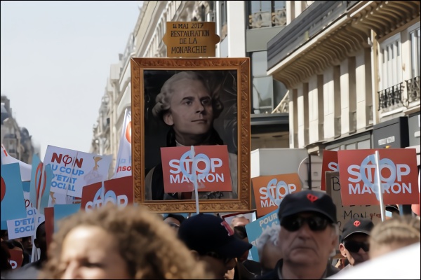马克龙呼吁停止罢工：愿放弃每月6000欧元的总统养老金