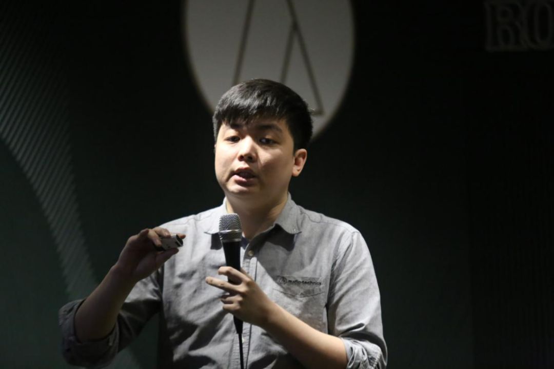 铁三角公司市场部王浩林讲解产品
