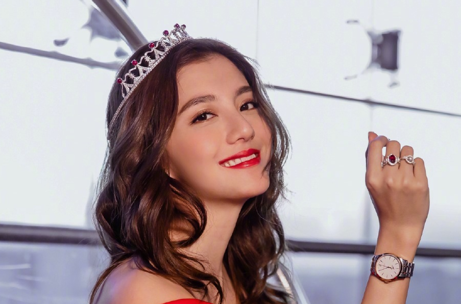 「伍脊六兽」吴千语新戏将播心情好，5天游遍夏威夷岛，事业回春翻身做代言？