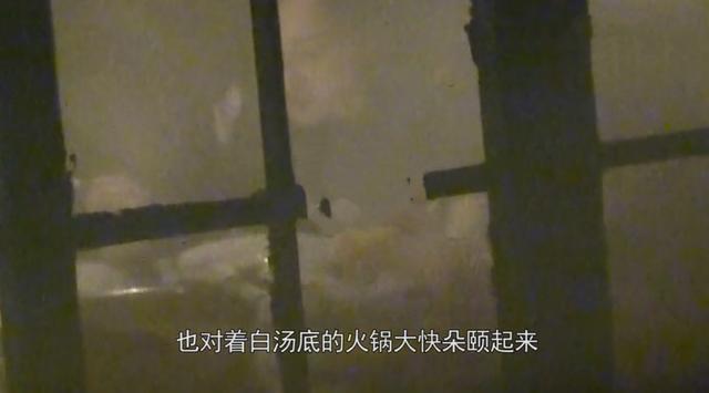 唐嫣怀孕又添新料？抛下罗晋与好友聚餐，不顾身材大口吃饭补营养