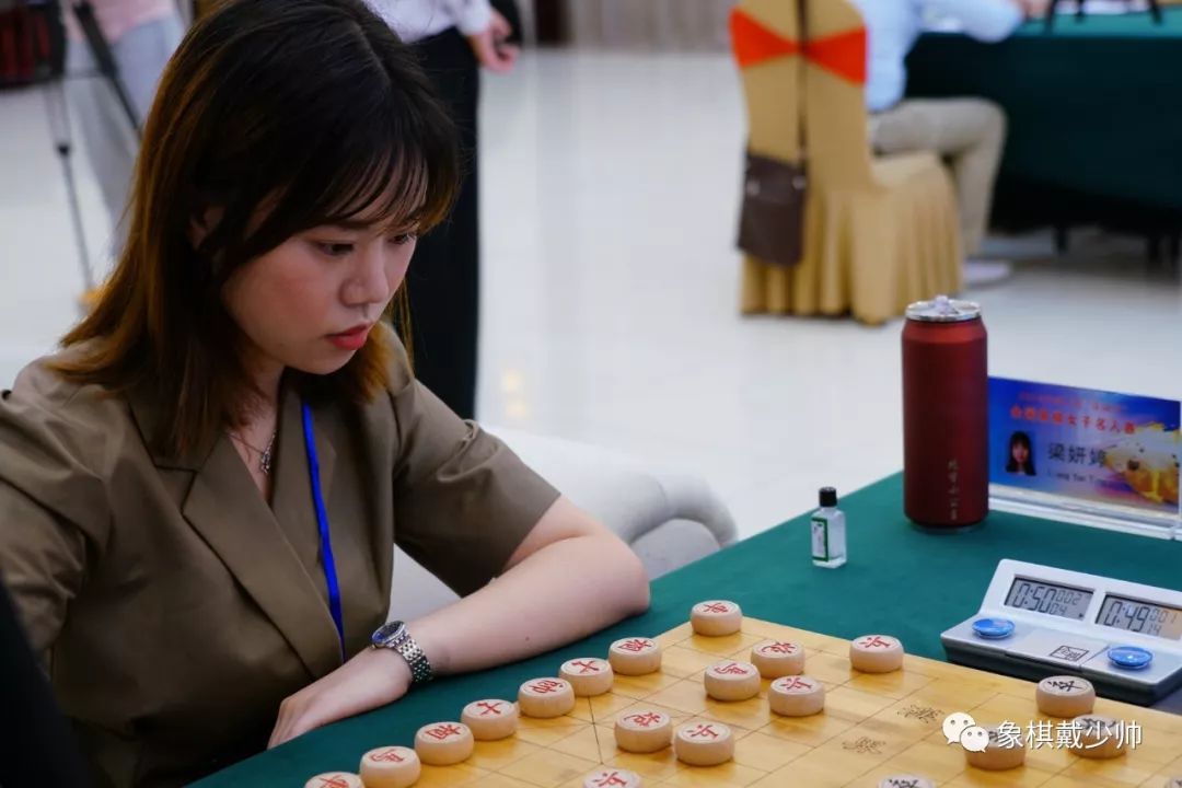 川中一枝花女子大师梁妍婷