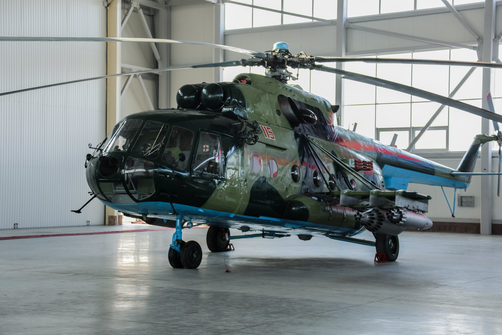 俄罗斯将2架米8武装直升机赠予吉尔吉斯斯坦