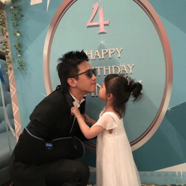 孙俪晒与子女对话，等等说伤疤是男人的印迹，小花称没作业不开心