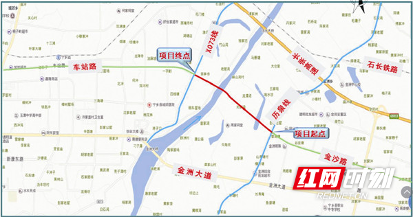 由宁乡市国资集团投资建设的龙江大道金沙段正抢抓工期,一线施工人员