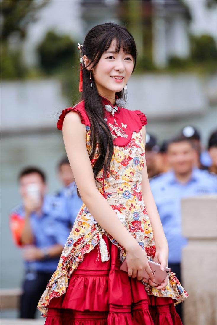 「会火」星女郎徐娇大变样，充满成熟女人风韵，网友直呼：整容式长开！
