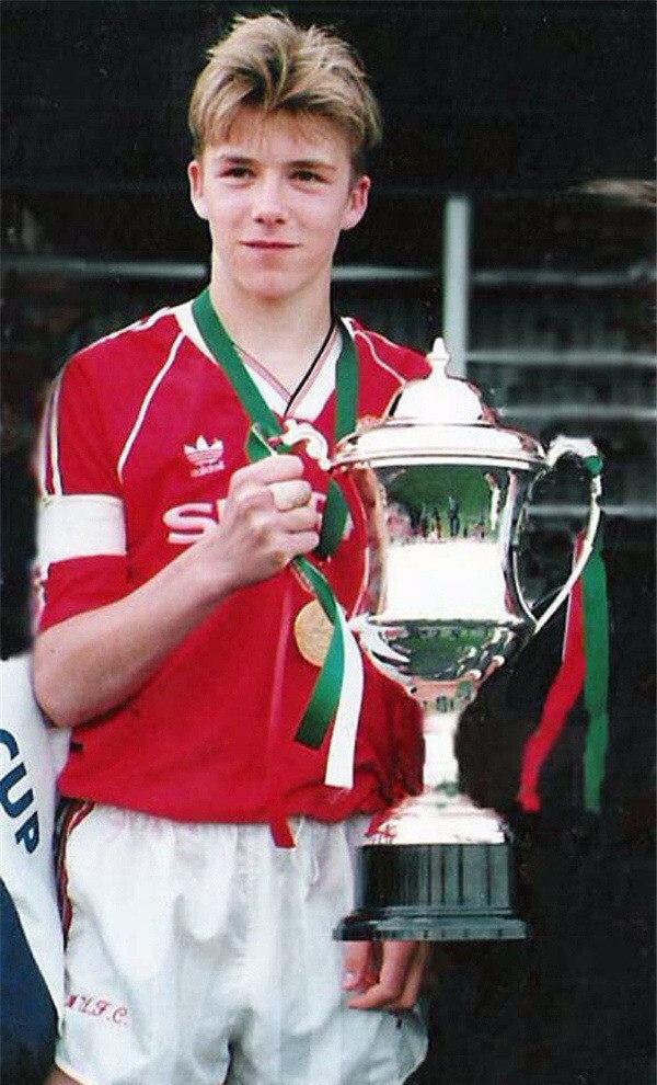 很多人只记得贝克汉姆取得的成就,却忘了他年轻时的盛世美颜