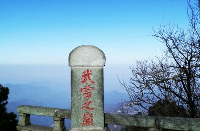 武当山长明灯为何600年不灭?专家无法解释,却被游客发现