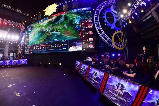 「AI财经社」职业电竞手火爆背后：入行比考演员难十倍，选人万里挑一22岁被嫌老