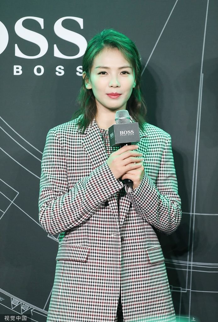 「娱乐星动」刘涛张嘉倪一飒一柔美翻了 李易峰穿红装与赵又廷吴尊同台比帅