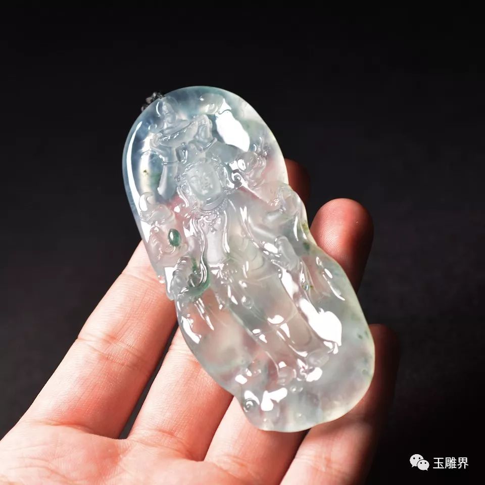 线条灵动自然冰透翡翠雕得很舒服丨周旺新作