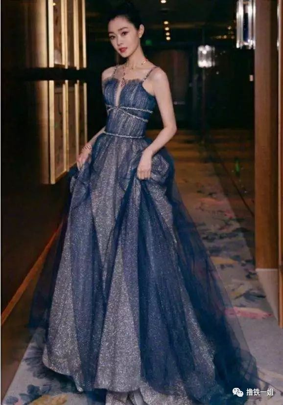 「新氧App」宋轶比乔欣还绝的芝麻腰，自曝不是天然的，就想知道这得多少钱？