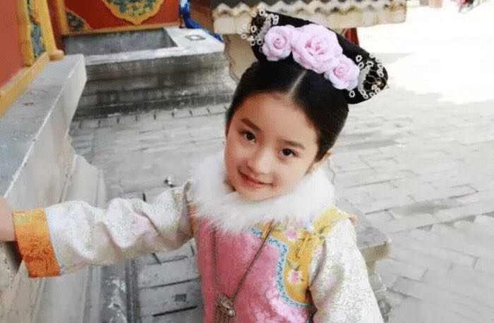 「喜天影视」柴蔚《初恋那件小事》追爱路漫漫 网友：糖里掺玻璃渣！