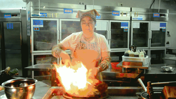 10 厨师,餐饮人 厨师,是多少人小时候的梦想 每天的工作就是炒菜和吃