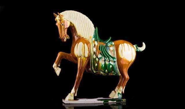唐三彩:大唐盛世的绝代制品,历尽千年的釉陶艺术,追溯文化发展