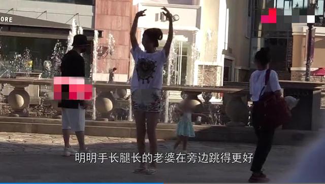孙红雷携女外出寸步不离，一岁半女儿能跑会跳超可爱