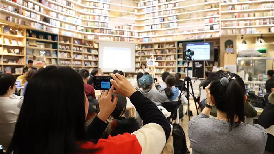 【燃财经】薇娅、李佳琦种出的网红带货风口，会昙花一现吗？