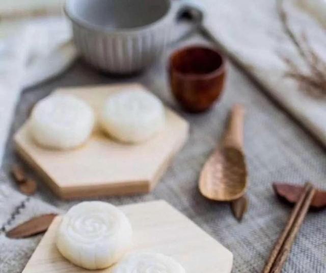 中秋节明明是中国人的，为什么市场上的“洋月饼”却越来越多？