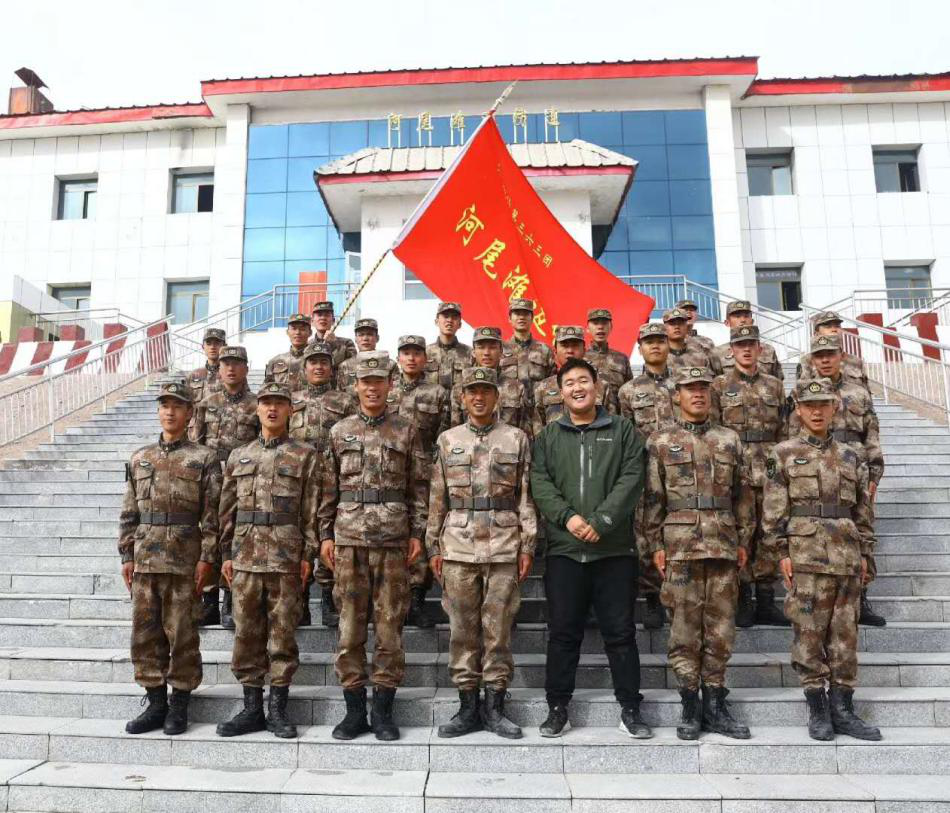 从小受军人家庭的熏陶,并有部队大院的成长经历,从军报国一直是苏洲