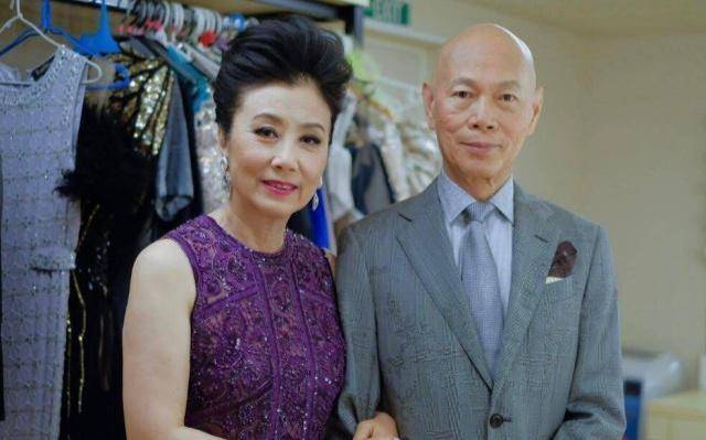 73岁罗家英隔空示爱汪明荃！痴恋爱妻32年，录节目也不忘寄相思？