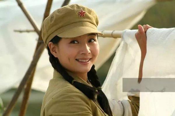 看了年轻时的宁静,再看年轻时的殷桃,终于明白骨相美有多迷人了