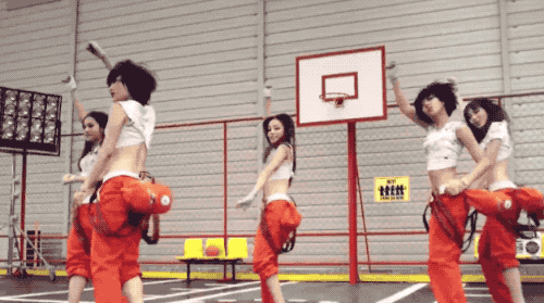 「芒果妈妈」年轻漂亮有钱，所以具荷拉活该？