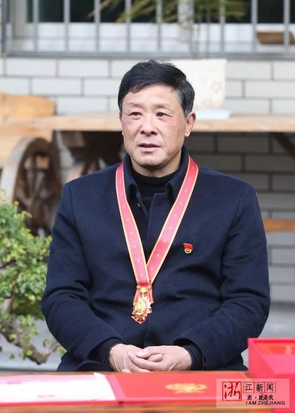 我与共和国共成长·70年70人 鲍新民"绿水青山就是金山银山"理念践行