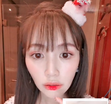 「熊猫娱乐」马蓉沉迷直播日渐消瘦，烈火红唇颧骨突出，颜值越发似网红